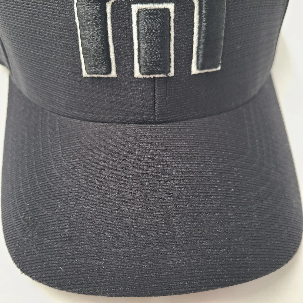 Travis Mathew Hat Fitted L-XL Black White‎ Golf Tennis Pickleball Outdoors Men